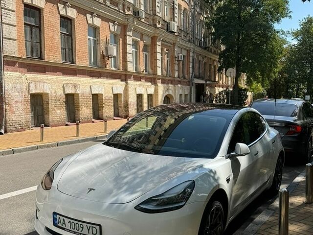 Білий Тесла Модель 3, об'ємом двигуна 0 л та пробігом 137 тис. км за 17900 $, фото 1 на Automoto.ua