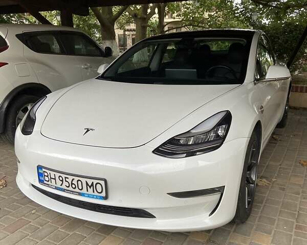 Білий Тесла Модель 3, об'ємом двигуна 0 л та пробігом 28 тис. км за 22000 $, фото 1 на Automoto.ua