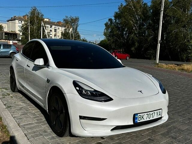 Белый Тесла Модель 3, объемом двигателя 0 л и пробегом 240 тыс. км за 15500 $, фото 1 на Automoto.ua
