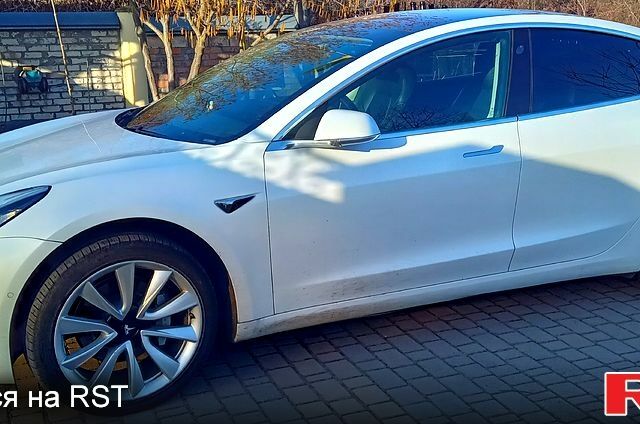 Белый Тесла Модель 3, объемом двигателя 0.14 л и пробегом 124 тыс. км за 20500 $, фото 1 на Automoto.ua