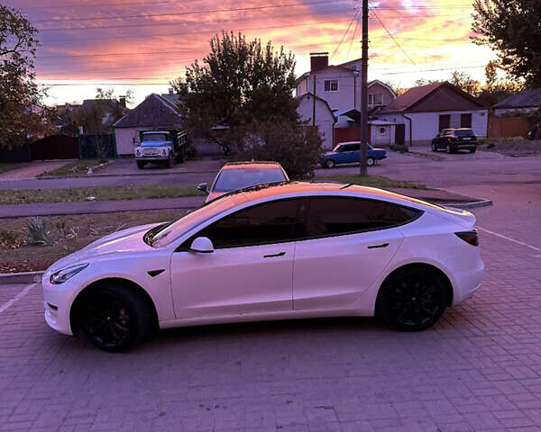 Белый Тесла Модель 3, объемом двигателя 0 л и пробегом 83 тыс. км за 12000 $, фото 1 на Automoto.ua