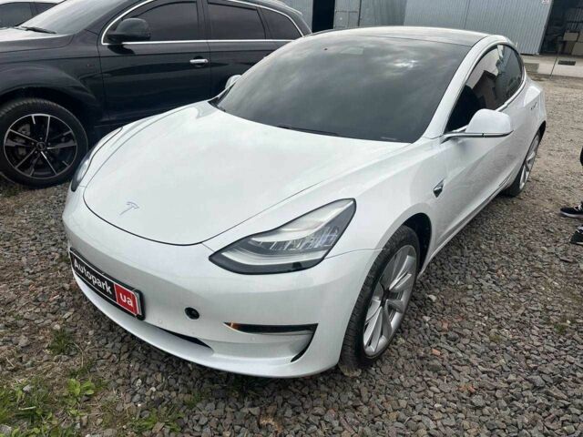 Белый Тесла Модель 3, объемом двигателя 0 л и пробегом 120 тыс. км за 14790 $, фото 1 на Automoto.ua