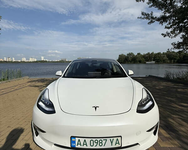 Белый Тесла Модель 3, объемом двигателя 0 л и пробегом 101 тыс. км за 14600 $, фото 1 на Automoto.ua