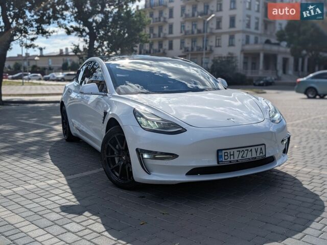 Белый Тесла Модель 3, объемом двигателя 0 л и пробегом 93 тыс. км за 15200 $, фото 1 на Automoto.ua