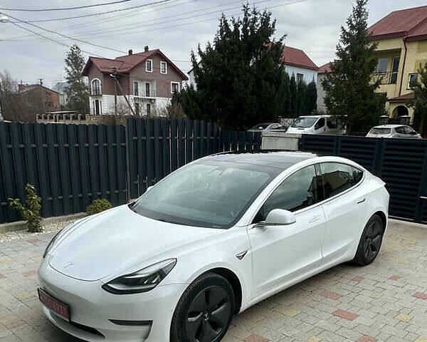 Білий Тесла Модель 3, об'ємом двигуна 0 л та пробігом 128 тис. км за 19900 $, фото 1 на Automoto.ua