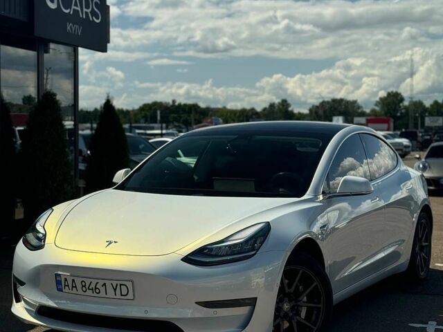 Белый Тесла Модель 3, объемом двигателя 0 л и пробегом 131 тыс. км за 14500 $, фото 1 на Automoto.ua