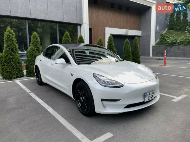 Белый Тесла Модель 3, объемом двигателя 0 л и пробегом 54 тыс. км за 16900 $, фото 1 на Automoto.ua