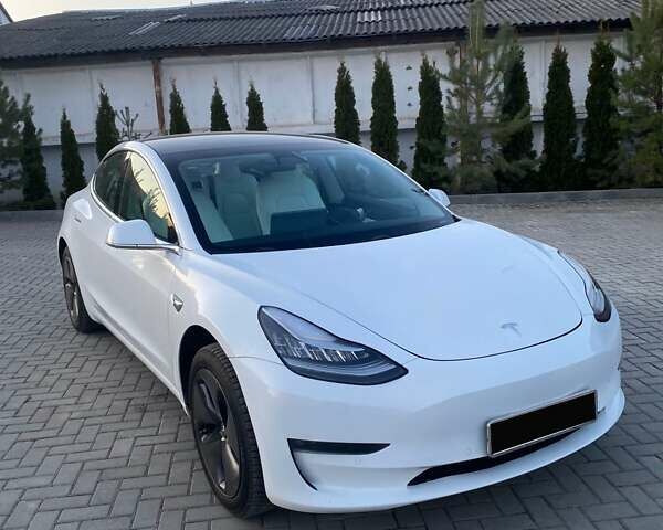Білий Тесла Модель 3, об'ємом двигуна 0 л та пробігом 236 тис. км за 14300 $, фото 1 на Automoto.ua