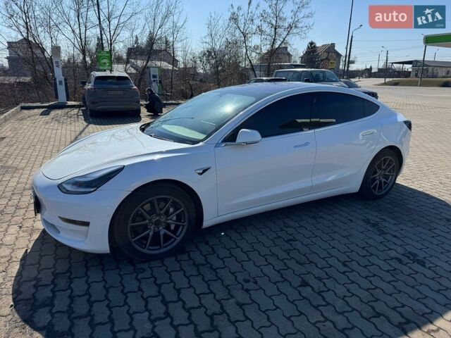 Белый Тесла Модель 3, объемом двигателя 0 л и пробегом 230 тыс. км за 15200 $, фото 1 на Automoto.ua