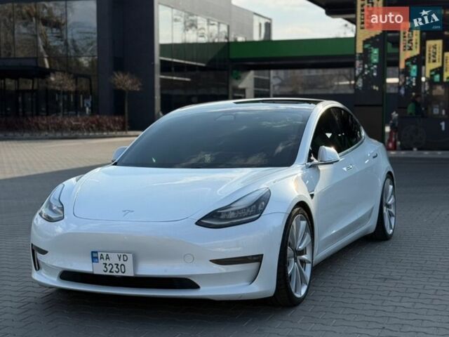 Білий Тесла Модель 3, об'ємом двигуна 0 л та пробігом 120 тис. км за 23000 $, фото 1 на Automoto.ua