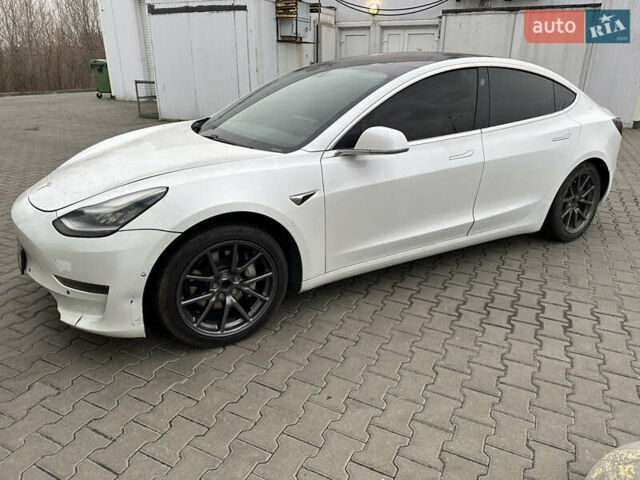 Білий Тесла Модель 3, об'ємом двигуна 0 л та пробігом 111 тис. км за 12700 $, фото 1 на Automoto.ua