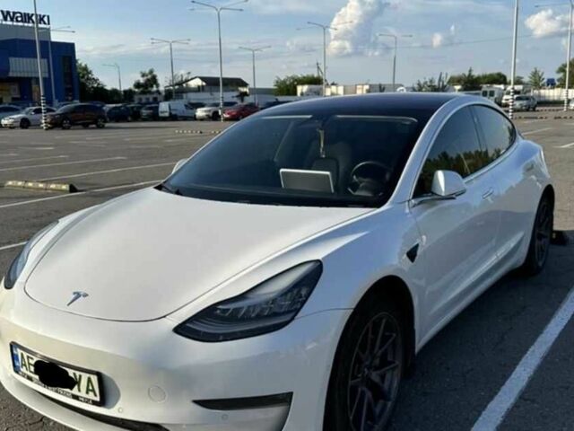 Білий Тесла Модель 3, об'ємом двигуна 0 л та пробігом 120 тис. км за 11538 $, фото 1 на Automoto.ua