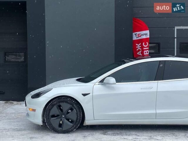 Белый Тесла Модель 3, объемом двигателя 0 л и пробегом 110 тыс. км за 19499 $, фото 1 на Automoto.ua