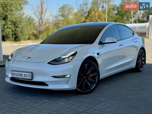 Белый Тесла Модель 3, объемом двигателя 0 л и пробегом 80 тыс. км за 17999 $, фото 1 на Automoto.ua