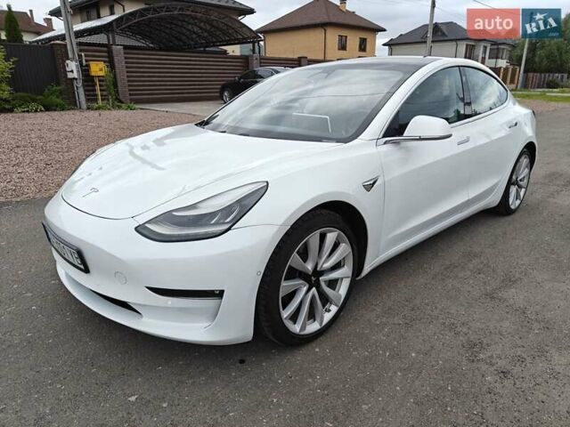 Білий Тесла Модель 3, об'ємом двигуна 0 л та пробігом 137 тис. км за 18600 $, фото 1 на Automoto.ua