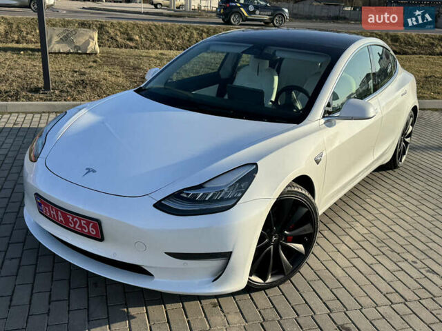 Белый Тесла Модель 3, объемом двигателя 0 л и пробегом 103 тыс. км за 20000 $, фото 1 на Automoto.ua
