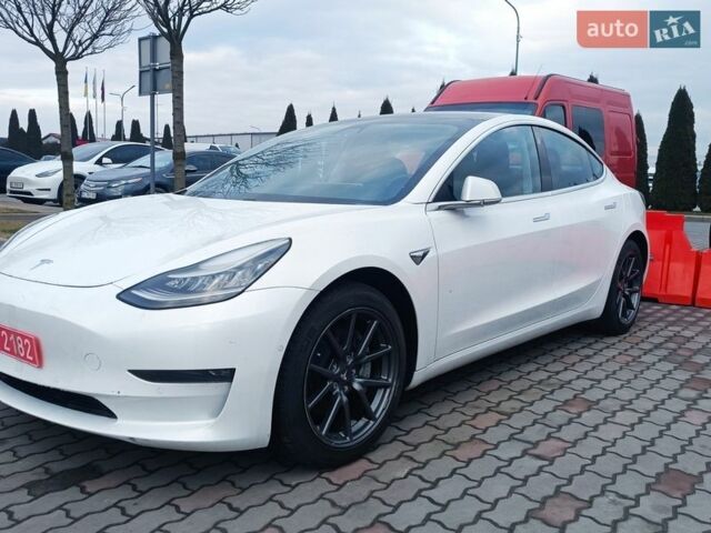 Білий Тесла Модель 3, об'ємом двигуна 0 л та пробігом 58 тис. км за 17999 $, фото 1 на Automoto.ua