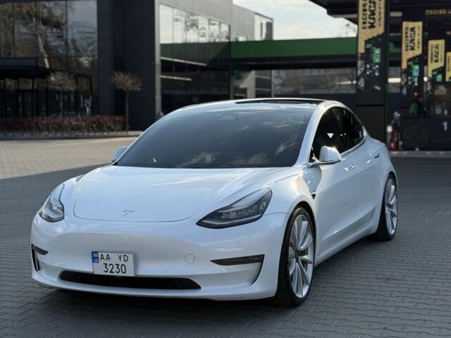 Білий Тесла Модель 3, об'ємом двигуна 0 л та пробігом 115 тис. км за 22800 $, фото 1 на Automoto.ua