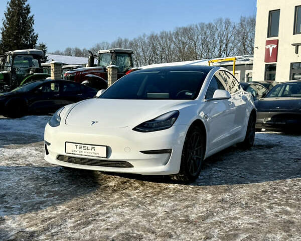 Белый Тесла Модель 3, объемом двигателя 0 л и пробегом 112 тыс. км за 18900 $, фото 1 на Automoto.ua