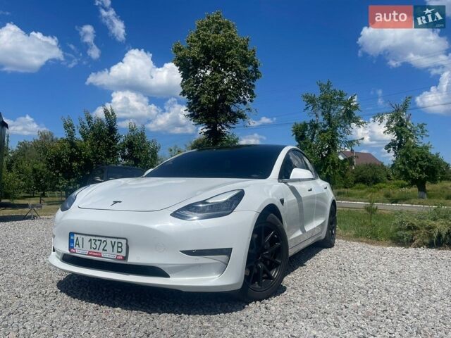 Белый Тесла Модель 3, объемом двигателя 0 л и пробегом 196 тыс. км за 17500 $, фото 1 на Automoto.ua