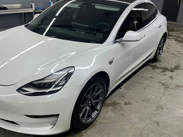 Белый Тесла Модель 3, объемом двигателя 0 л и пробегом 70 тыс. км за 18000 $, фото 1 на Automoto.ua