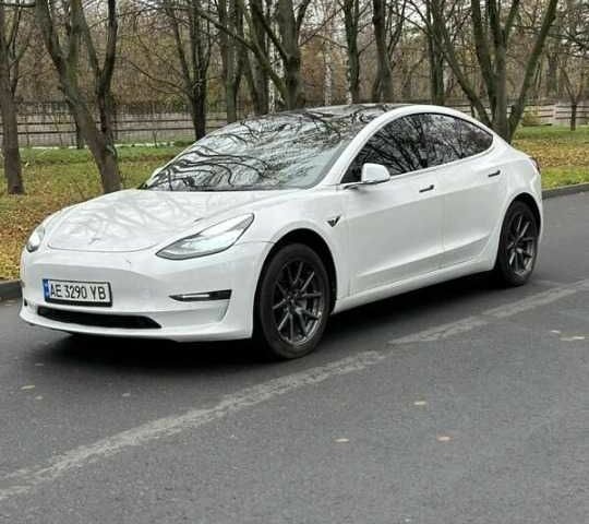 Белый Тесла Модель 3, объемом двигателя 0 л и пробегом 125 тыс. км за 13498 $, фото 1 на Automoto.ua