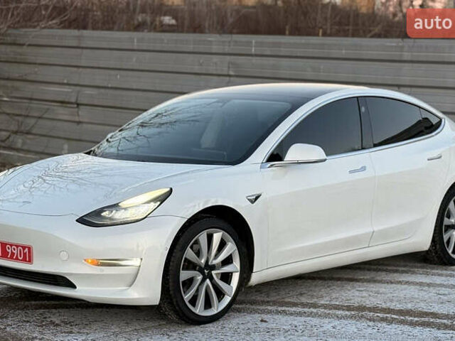 Білий Тесла Модель 3, об'ємом двигуна 0 л та пробігом 208 тис. км за 14300 $, фото 1 на Automoto.ua