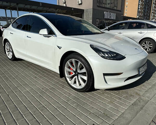 Белый Тесла Модель 3, объемом двигателя 0 л и пробегом 160 тыс. км за 18300 $, фото 1 на Automoto.ua