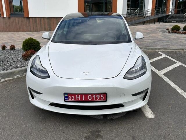 Белый Тесла Модель 3, объемом двигателя 0 л и пробегом 105 тыс. км за 356 $, фото 1 на Automoto.ua