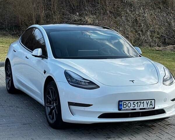 Білий Тесла Модель 3, об'ємом двигуна 0 л та пробігом 114 тис. км за 14999 $, фото 1 на Automoto.ua