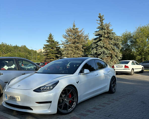 Белый Тесла Модель 3, объемом двигателя 0 л и пробегом 119 тыс. км за 20499 $, фото 1 на Automoto.ua