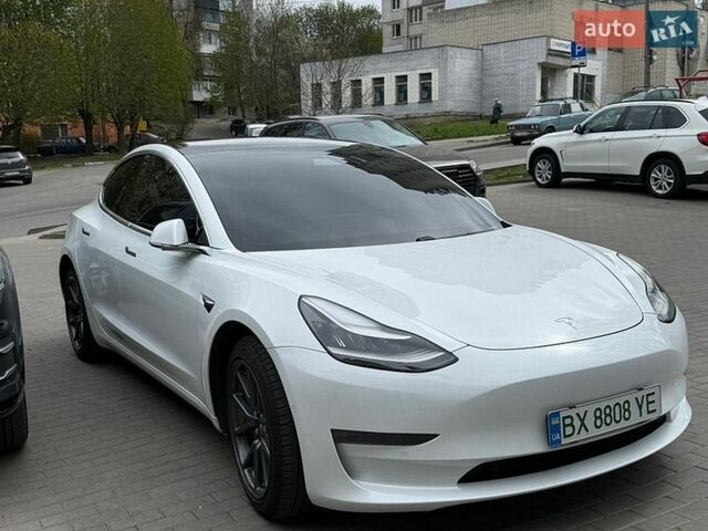 Белый Тесла Модель 3, объемом двигателя 0 л и пробегом 240 тыс. км за 15800 $, фото 1 на Automoto.ua