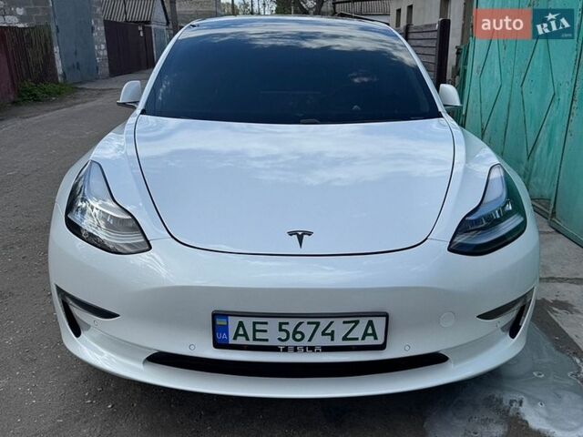 Белый Тесла Модель 3, объемом двигателя 0 л и пробегом 128 тыс. км за 17000 $, фото 1 на Automoto.ua