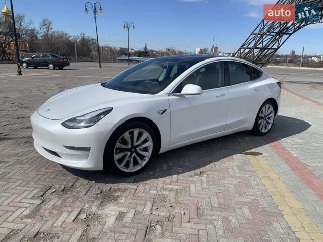 Белый Тесла Модель 3, объемом двигателя 0 л и пробегом 167 тыс. км за 25500 $, фото 1 на Automoto.ua