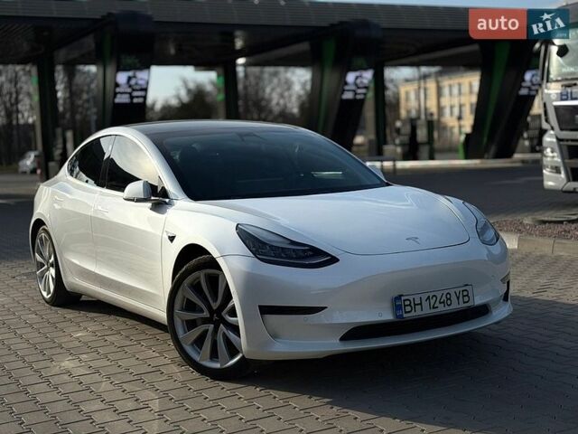 Білий Тесла Модель 3, об'ємом двигуна 0 л та пробігом 50 тис. км за 17900 $, фото 1 на Automoto.ua