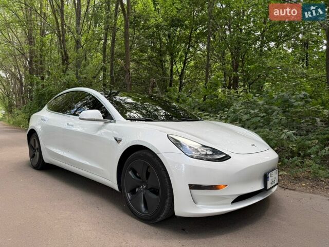 Белый Тесла Модель 3, объемом двигателя 0 л и пробегом 79 тыс. км за 17900 $, фото 1 на Automoto.ua