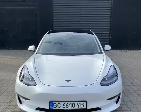 Белый Тесла Модель 3, объемом двигателя 0 л и пробегом 83 тыс. км за 21500 $, фото 1 на Automoto.ua