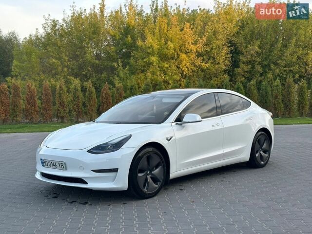 Белый Тесла Модель 3, объемом двигателя 0 л и пробегом 125 тыс. км за 17700 $, фото 1 на Automoto.ua