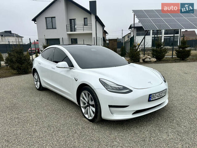 Белый Тесла Модель 3, объемом двигателя 0 л и пробегом 57 тыс. км за 17999 $, фото 1 на Automoto.ua