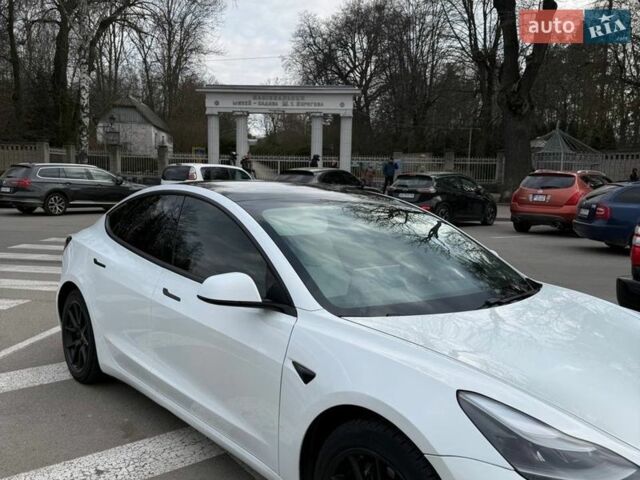 Белый Тесла Модель 3, объемом двигателя 0 л и пробегом 68 тыс. км за 17300 $, фото 1 на Automoto.ua