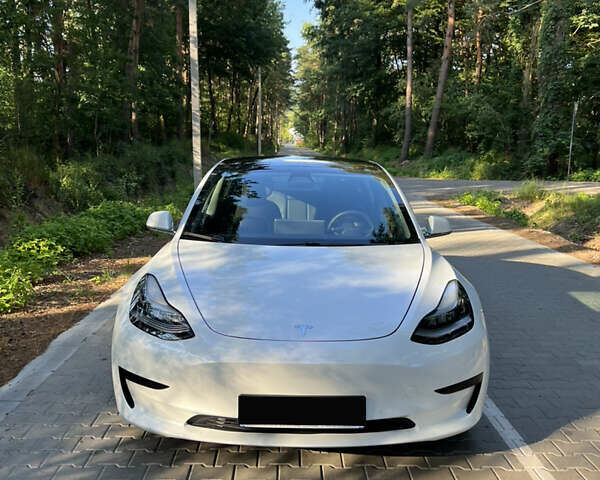 Білий Тесла Модель 3, об'ємом двигуна 0 л та пробігом 110 тис. км за 15500 $, фото 1 на Automoto.ua