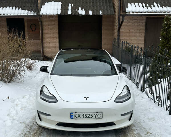 Білий Тесла Модель 3, об'ємом двигуна 0 л та пробігом 48 тис. км за 21000 $, фото 1 на Automoto.ua