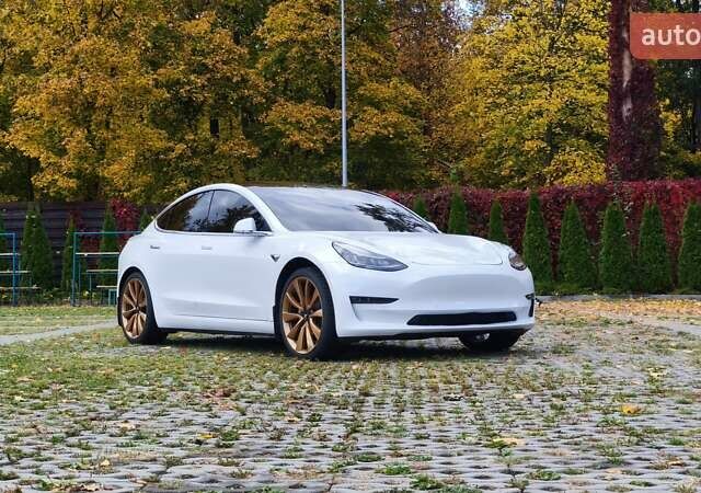 Білий Тесла Модель 3, об'ємом двигуна 0 л та пробігом 55 тис. км за 21800 $, фото 1 на Automoto.ua