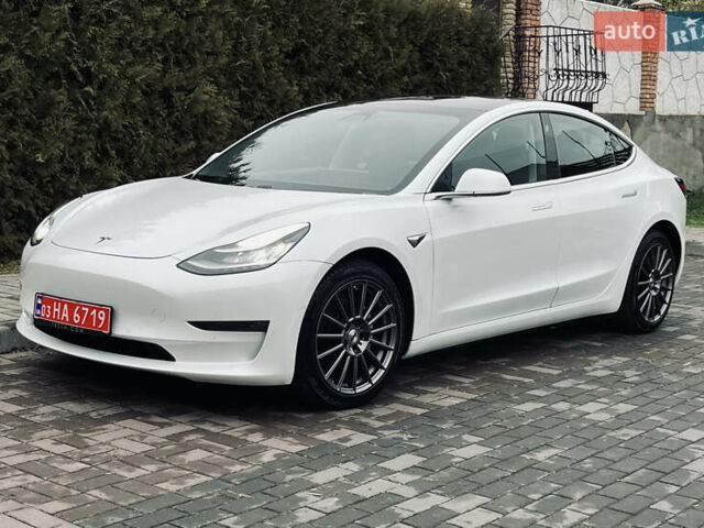 Білий Тесла Модель 3, об'ємом двигуна 0 л та пробігом 81 тис. км за 23500 $, фото 1 на Automoto.ua