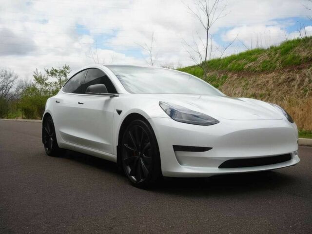 Белый Тесла Модель 3, объемом двигателя 0 л и пробегом 30 тыс. км за 6900 $, фото 1 на Automoto.ua