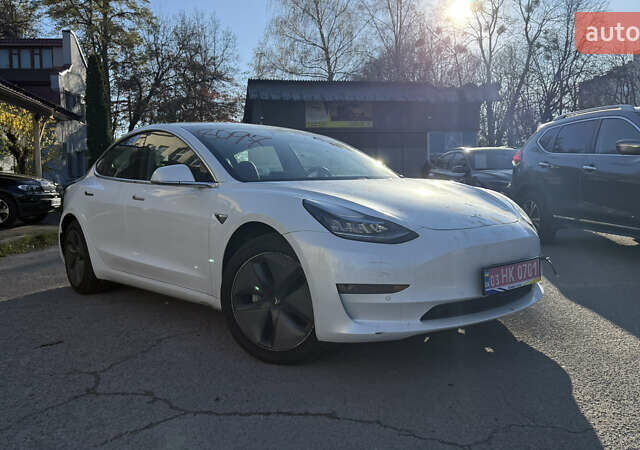 Білий Тесла Модель 3, об'ємом двигуна 0 л та пробігом 70 тис. км за 13900 $, фото 1 на Automoto.ua