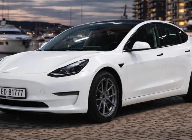 Білий Тесла Модель 3, об'ємом двигуна 0 л та пробігом 133 тис. км за 14100 $, фото 1 на Automoto.ua