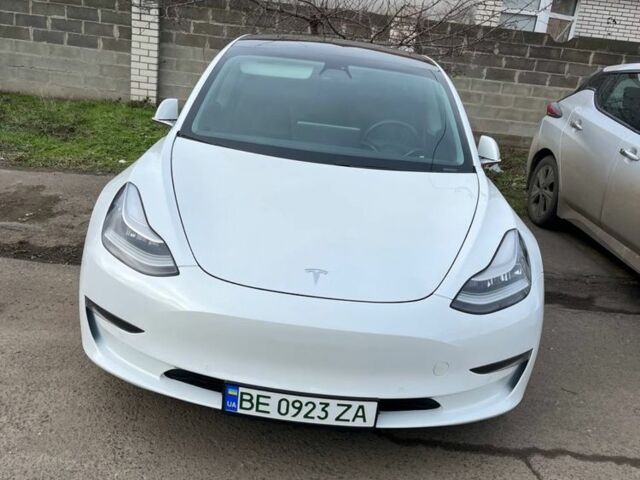 Білий Тесла Модель 3, об'ємом двигуна 0 л та пробігом 99 тис. км за 16500 $, фото 1 на Automoto.ua