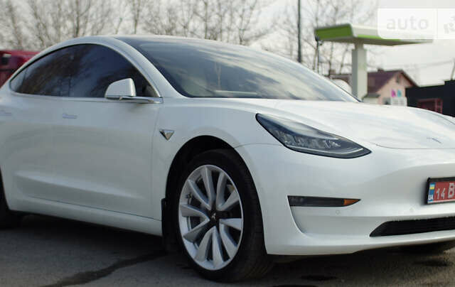 Білий Тесла Модель 3, об'ємом двигуна 0 л та пробігом 79 тис. км за 19790 $, фото 1 на Automoto.ua