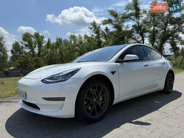 Тесла Модель 3 2020 у Кременчуге на Automoto.ua Білий Тесла Модель 3, об'ємом двигуна 0 л та пробігом 80 тис. км за 18000 $, фото 1 на Automoto.ua